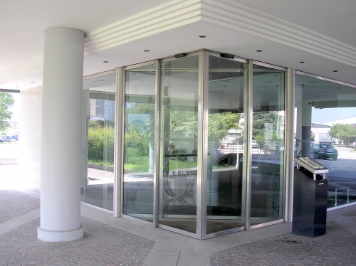 PORTE AUTOMATICHE e Ingressi Personalizzati