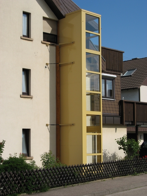 Piattaforma elevatrice con vano