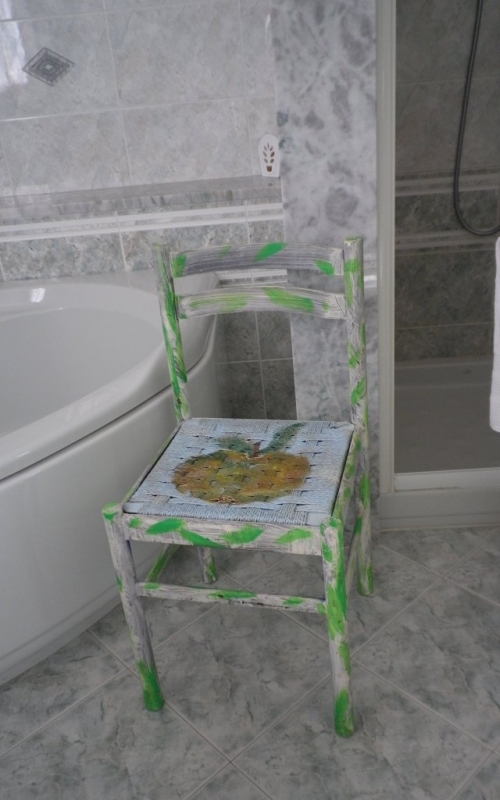 sedie rivisitate olio e smalti, 2
