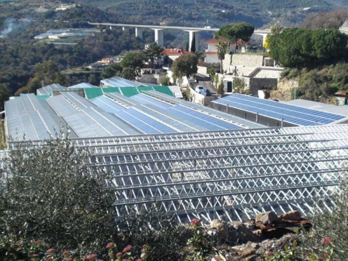 Impianto fotovoltaico su serra