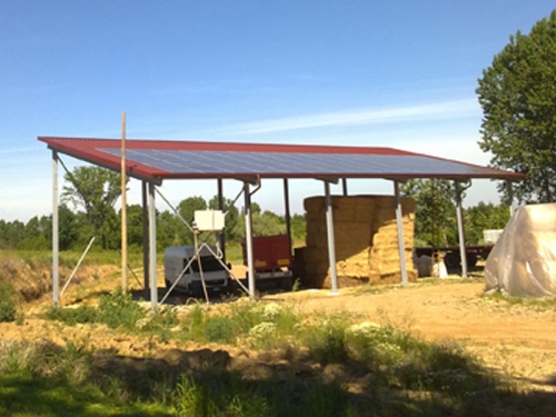 Impianto fotovoltaico realizzato su tettoia per un'azienda agricola
