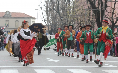 sfilata arlecchino bergamasco