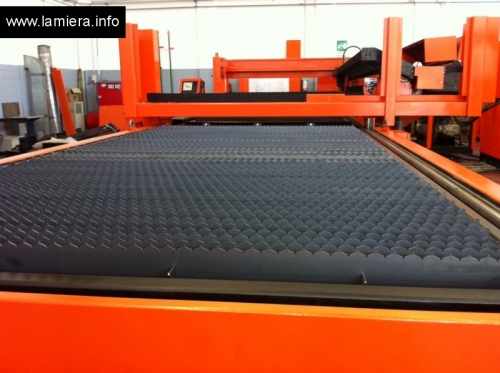 Un macchinario per il taglio laser dal catalogo lamiera.info